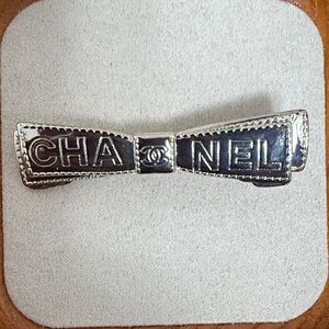CHANEL Black and Silver Bow Hairclip